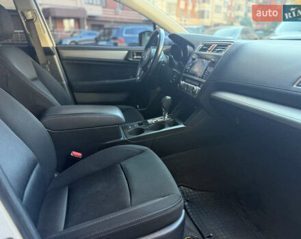 Белый Субару Легаси, объемом двигателя 2.5 л и пробегом 109 тыс. км за 11800 $, фото 2 на Automoto.ua