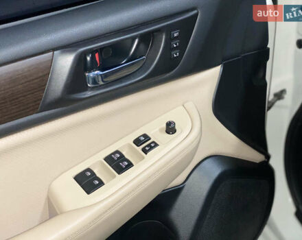 Белый Субару Легаси, объемом двигателя 2.46 л и пробегом 160 тыс. км за 11999 $, фото 9 на Automoto.ua