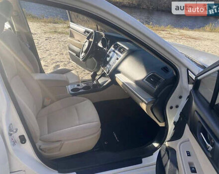 Белый Субару Легаси, объемом двигателя 2.5 л и пробегом 219 тыс. км за 12000 $, фото 31 на Automoto.ua