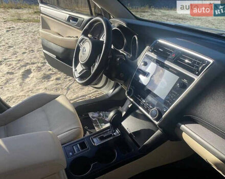 Белый Субару Легаси, объемом двигателя 2.5 л и пробегом 219 тыс. км за 12000 $, фото 23 на Automoto.ua