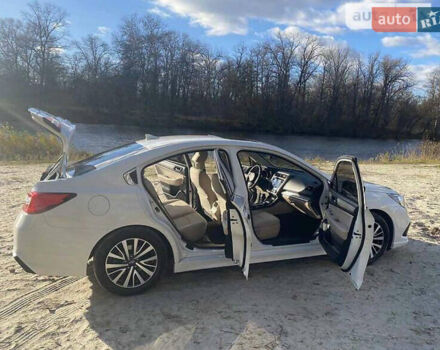 Белый Субару Легаси, объемом двигателя 2.5 л и пробегом 219 тыс. км за 12000 $, фото 8 на Automoto.ua