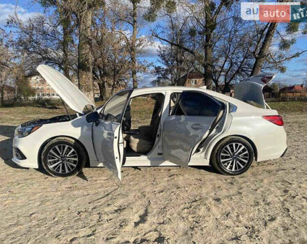 Белый Субару Легаси, объемом двигателя 2.5 л и пробегом 219 тыс. км за 12000 $, фото 13 на Automoto.ua