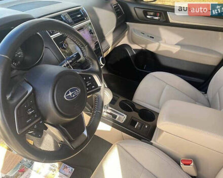 Белый Субару Легаси, объемом двигателя 2.5 л и пробегом 219 тыс. км за 12000 $, фото 7 на Automoto.ua