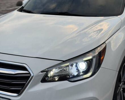 Белый Субару Легаси, объемом двигателя 2.46 л и пробегом 77 тыс. км за 18000 $, фото 1 на Automoto.ua