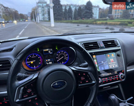 Белый Субару Легаси, объемом двигателя 2.46 л и пробегом 77 тыс. км за 18000 $, фото 12 на Automoto.ua