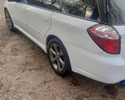 Белый Субару Легаси, объемом двигателя 2 л и пробегом 230 тыс. км за 6800 $, фото 1 на Automoto.ua