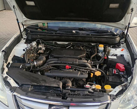 Білий Субару Легасі, об'ємом двигуна 2.46 л та пробігом 250 тис. км за 6500 $, фото 6 на Automoto.ua