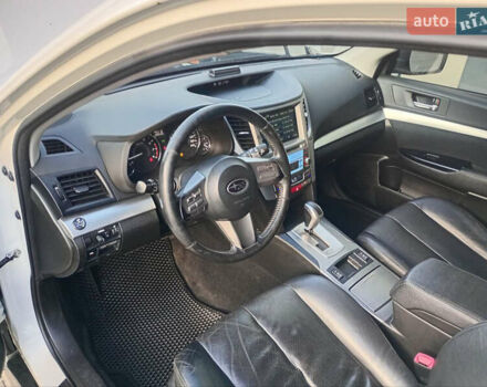 Білий Субару Легасі, об'ємом двигуна 2.46 л та пробігом 250 тис. км за 6500 $, фото 4 на Automoto.ua