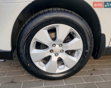 Білий Субару Легасі, об'ємом двигуна 2.46 л та пробігом 250 тис. км за 6500 $, фото 3 на Automoto.ua
