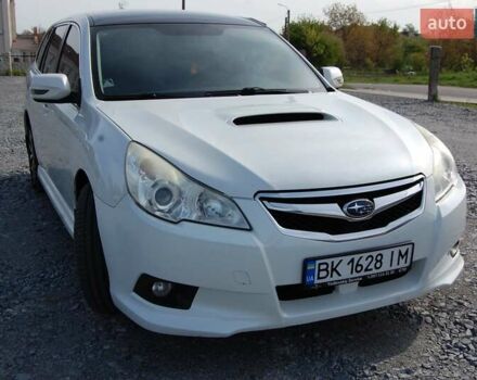 Білий Субару Легасі, об'ємом двигуна 2 л та пробігом 158 тис. км за 7500 $, фото 4 на Automoto.ua