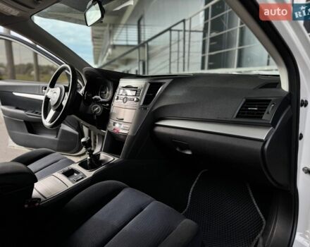 Білий Субару Легасі, об'ємом двигуна 2 л та пробігом 250 тис. км за 9500 $, фото 56 на Automoto.ua
