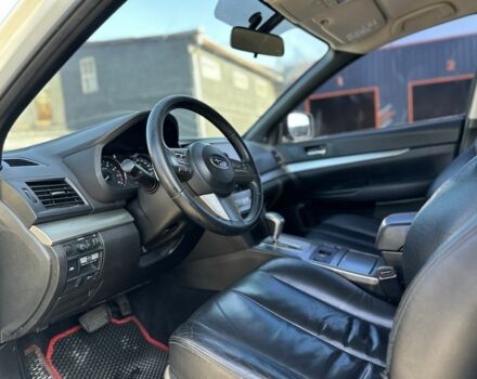 Белый Субару Легаси, объемом двигателя 2.5 л и пробегом 180 тыс. км за 10300 $, фото 5 на Automoto.ua