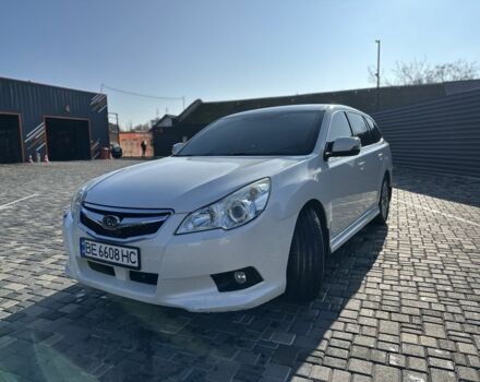 Белый Субару Легаси, объемом двигателя 2.5 л и пробегом 180 тыс. км за 10300 $, фото 2 на Automoto.ua
