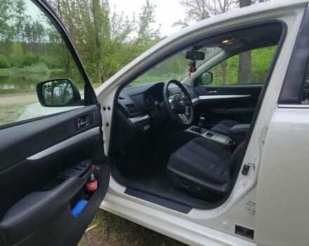 Белый Субару Легаси, объемом двигателя 2 л и пробегом 192 тыс. км за 7799 $, фото 11 на Automoto.ua