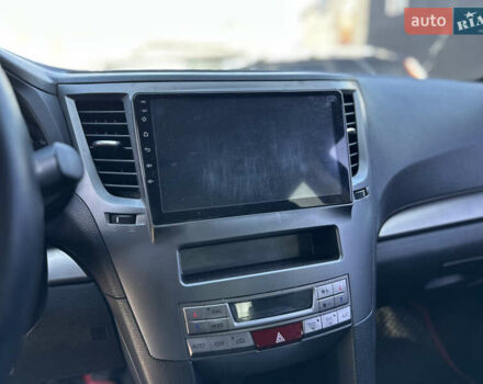 Белый Субару Легаси, объемом двигателя 2.46 л и пробегом 180 тыс. км за 10200 $, фото 9 на Automoto.ua