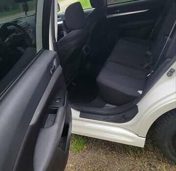 Белый Субару Легаси, объемом двигателя 2 л и пробегом 192 тыс. км за 7799 $, фото 10 на Automoto.ua