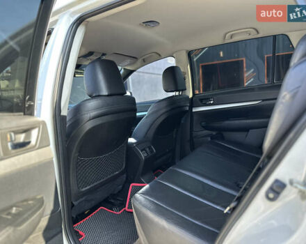 Белый Субару Легаси, объемом двигателя 2.46 л и пробегом 180 тыс. км за 10200 $, фото 6 на Automoto.ua