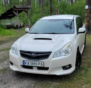 Белый Субару Легаси, объемом двигателя 2 л и пробегом 192 тыс. км за 7799 $, фото 3 на Automoto.ua