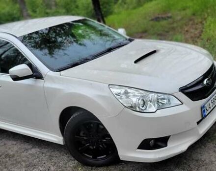 Белый Субару Легаси, объемом двигателя 2 л и пробегом 192 тыс. км за 7799 $, фото 1 на Automoto.ua