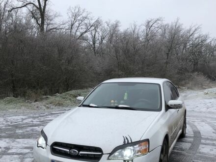 Белый Субару Легаси, объемом двигателя 2 л и пробегом 300 тыс. км за 4500 $, фото 1 на Automoto.ua