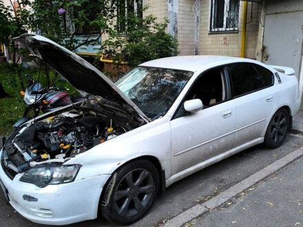 Белый Субару Легаси, объемом двигателя 2 л и пробегом 330 тыс. км за 4000 $, фото 1 на Automoto.ua