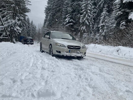 Білий Субару Легасі, об'ємом двигуна 1.99 л та пробігом 224 тис. км за 6000 $, фото 1 на Automoto.ua