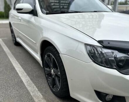 Білий Субару Легасі, об'ємом двигуна 2 л та пробігом 285 тис. км за 5200 $, фото 1 на Automoto.ua