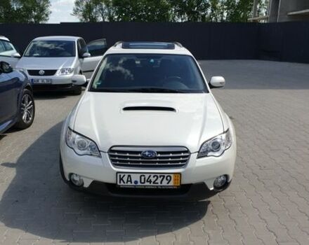 Белый Субару Легаси, объемом двигателя 2 л и пробегом 250 тыс. км за 4500 $, фото 1 на Automoto.ua