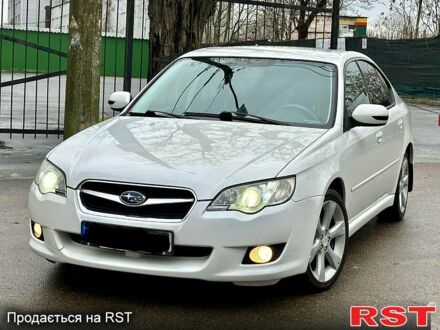 Белый Субару Легаси, объемом двигателя 2 л и пробегом 24800 тыс. км за 5400 $, фото 1 на Automoto.ua