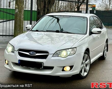 Белый Субару Легаси, объемом двигателя 2 л и пробегом 24800 тыс. км за 5400 $, фото 1 на Automoto.ua
