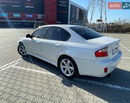 Белый Субару Легаси, объемом двигателя 2.46 л и пробегом 275 тыс. км за 6000 $, фото 1 на Automoto.ua