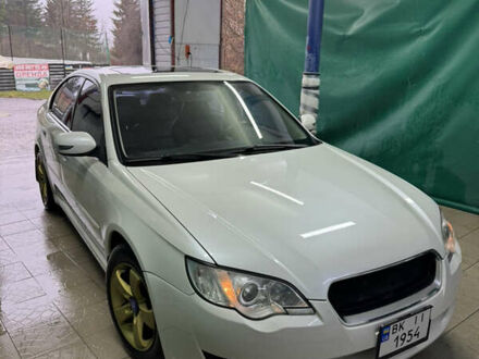 Білий Субару Легасі, об'ємом двигуна 2 л та пробігом 300 тис. км за 5100 $, фото 1 на Automoto.ua