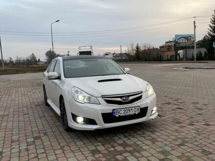Белый Субару Легаси, объемом двигателя 2 л и пробегом 211 тыс. км за 7000 $, фото 1 на Automoto.ua