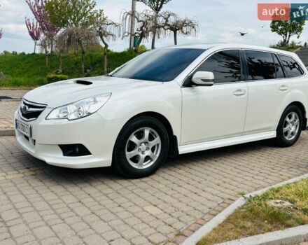 Белый Субару Легаси, объемом двигателя 2 л и пробегом 320 тыс. км за 7350 $, фото 1 на Automoto.ua