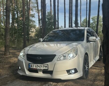Белый Субару Легаси, объемом двигателя 2 л и пробегом 170 тыс. км за 7700 $, фото 1 на Automoto.ua