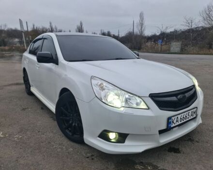 Белый Субару Легаси, объемом двигателя 2.5 л и пробегом 180 тыс. км за 9800 $, фото 1 на Automoto.ua