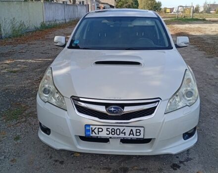 Белый Субару Легаси, объемом двигателя 2 л и пробегом 300 тыс. км за 5303 $, фото 1 на Automoto.ua