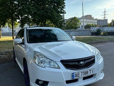 Білий Субару Легасі, об'ємом двигуна 1.99 л та пробігом 240 тис. км за 7500 $, фото 1 на Automoto.ua