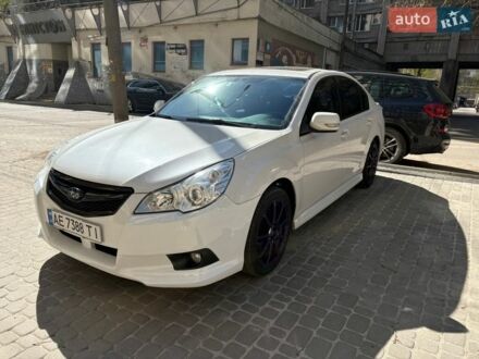 Белый Субару Легаси, объемом двигателя 1.99 л и пробегом 237 тыс. км за 7800 $, фото 1 на Automoto.ua