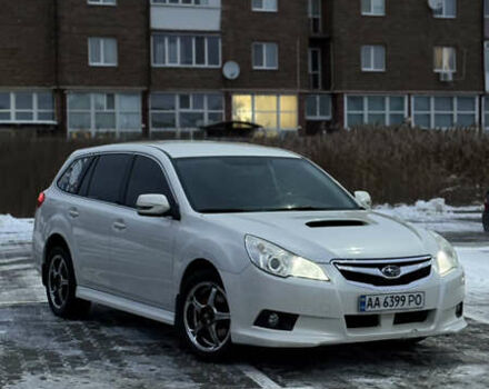 Белый Субару Легаси, объемом двигателя 2 л и пробегом 225 тыс. км за 8500 $, фото 1 на Automoto.ua