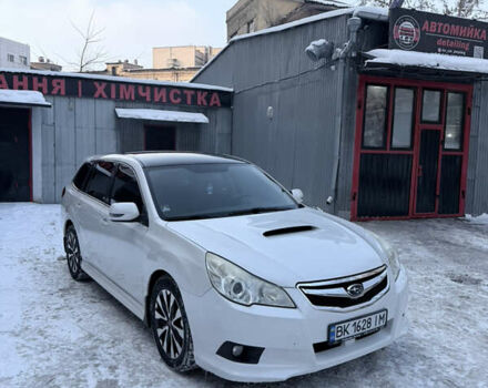 Белый Субару Легаси, объемом двигателя 2 л и пробегом 165 тыс. км за 8400 $, фото 1 на Automoto.ua