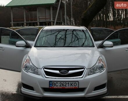 Белый Субару Легаси, объемом двигателя 2.46 л и пробегом 250 тыс. км за 7000 $, фото 1 на Automoto.ua