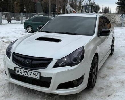 Белый Субару Легаси, объемом двигателя 2.5 л и пробегом 184 тыс. км за 9500 $, фото 1 на Automoto.ua