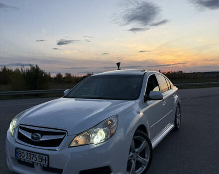 Белый Субару Легаси, объемом двигателя 2.5 л и пробегом 163 тыс. км за 8000 $, фото 1 на Automoto.ua