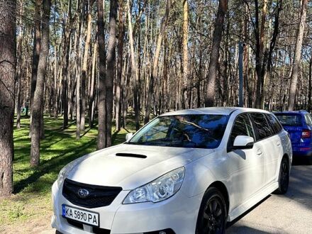 Белый Субару Легаси, объемом двигателя 2 л и пробегом 208 тыс. км за 8200 $, фото 1 на Automoto.ua