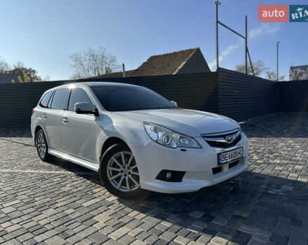 Белый Субару Легаси, объемом двигателя 2.46 л и пробегом 180 тыс. км за 10200 $, фото 1 на Automoto.ua