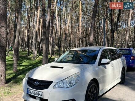 Белый Субару Легаси, объемом двигателя 2 л и пробегом 208 тыс. км за 8200 $, фото 1 на Automoto.ua
