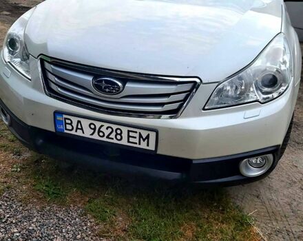 Белый Субару Легаси, объемом двигателя 2.5 л и пробегом 226 тыс. км за 11500 $, фото 1 на Automoto.ua