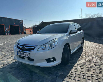 Білий Субару Легасі, об'ємом двигуна 2.46 л та пробігом 180 тис. км за 10199 $, фото 1 на Automoto.ua
