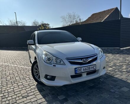 Белый Субару Легаси, объемом двигателя 2.5 л и пробегом 180 тыс. км за 10300 $, фото 1 на Automoto.ua